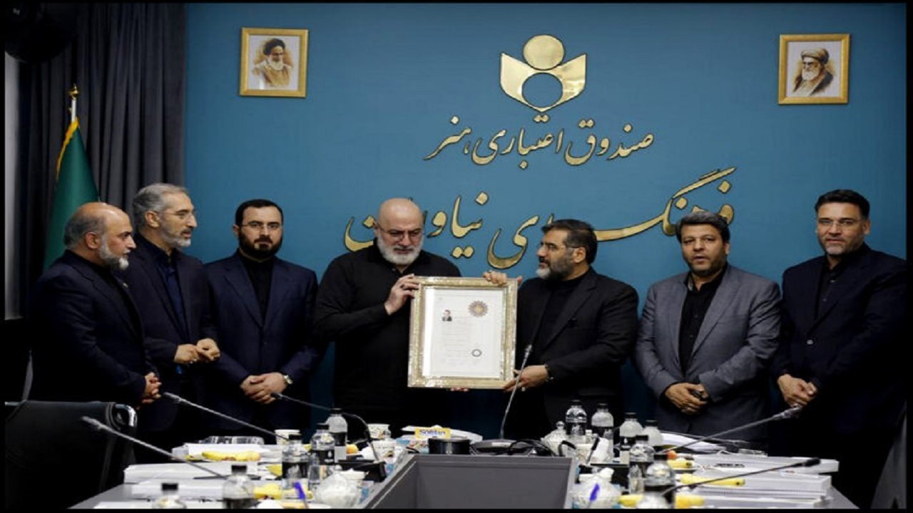 نشان درجه یک هنری به فرهاد قائمیان اهدا شد