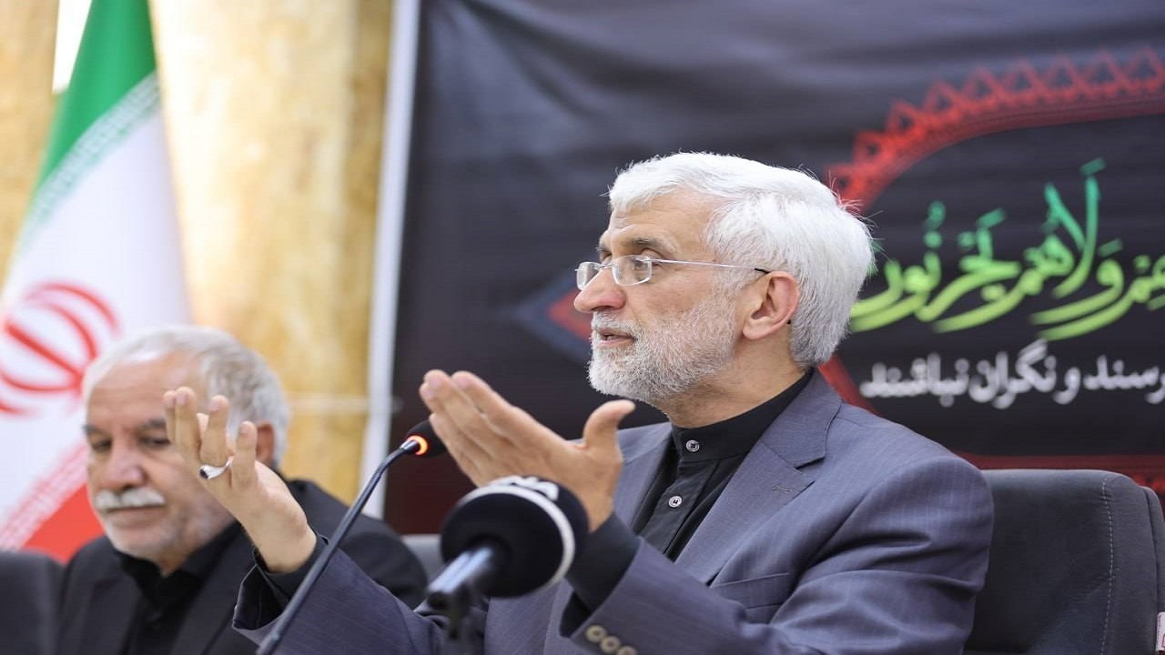 دکتر جلیلی: قدرت ما نشأت گرفته از فداکاری شهیدان است