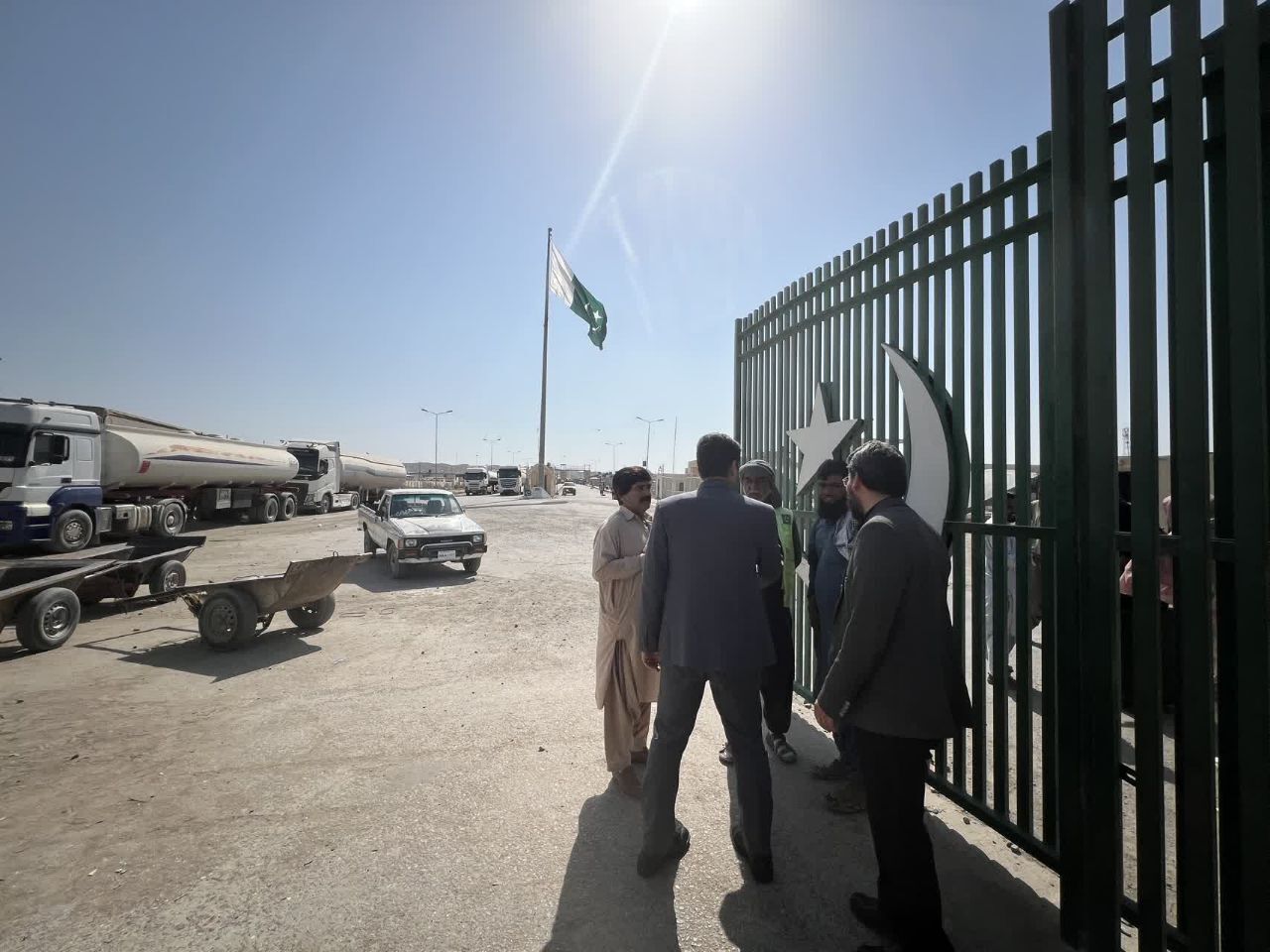 بازدید رئیس دانشگاه پیام نور استان از پایانه مرزی میرجاوه و زائر سرای امام رضا(ع) در نقطه صفر مرزی
