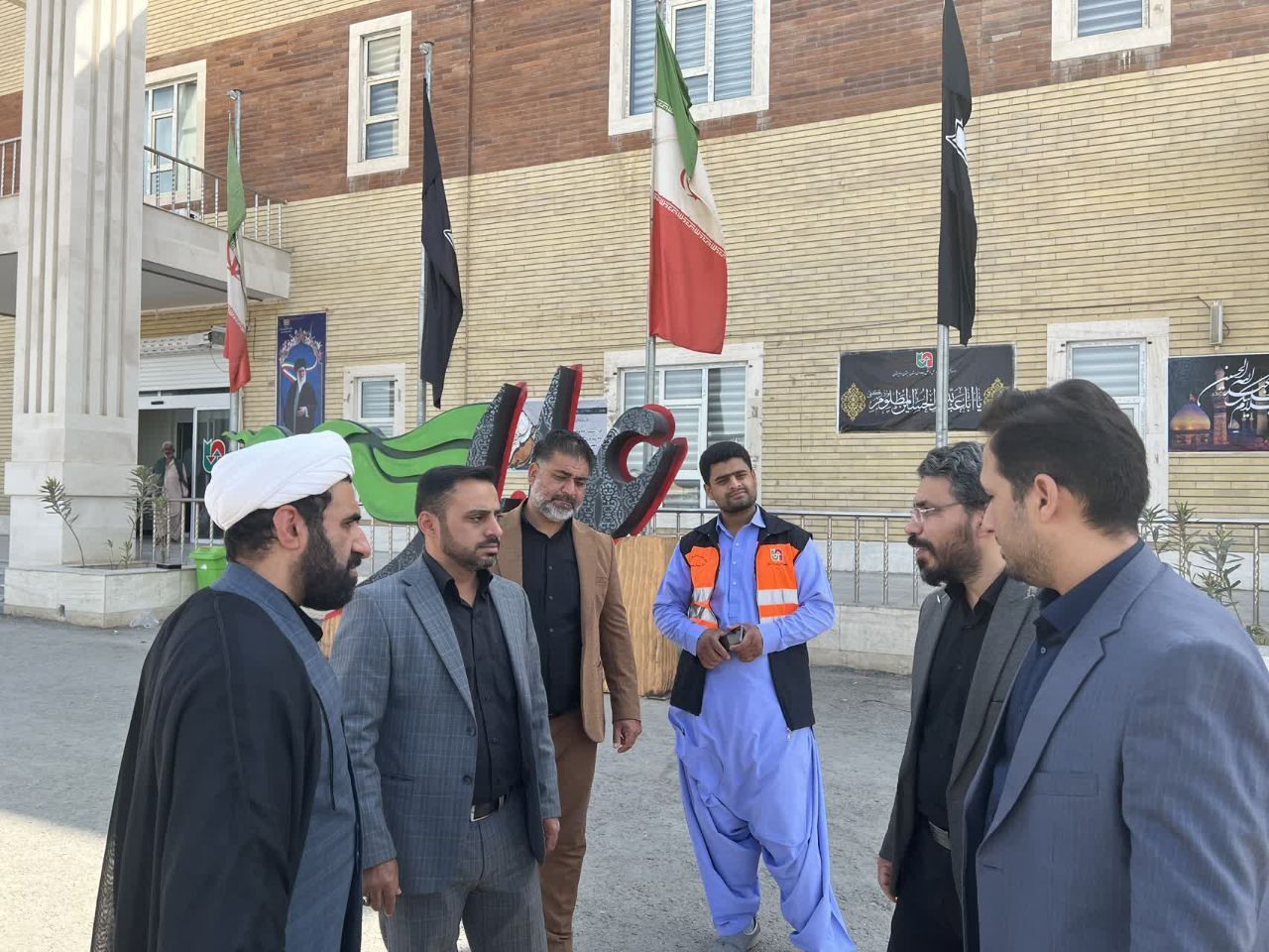 بازدید رئیس دانشگاه پیام نور استان از پایانه مرزی میرجاوه و زائر سرای امام رضا(ع) در نقطه صفر مرزی