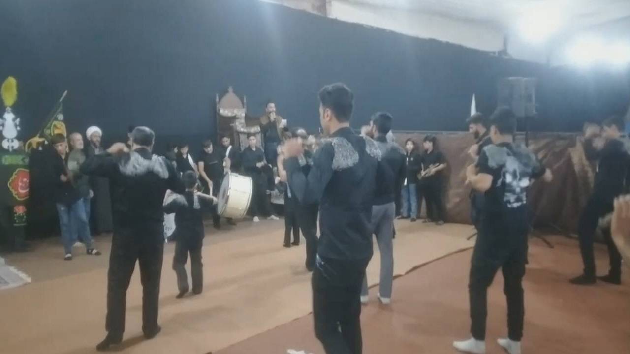 زنجیرزنی اهالی روستای کاظم آباد در شب پنجم ماه محرم + فیلم