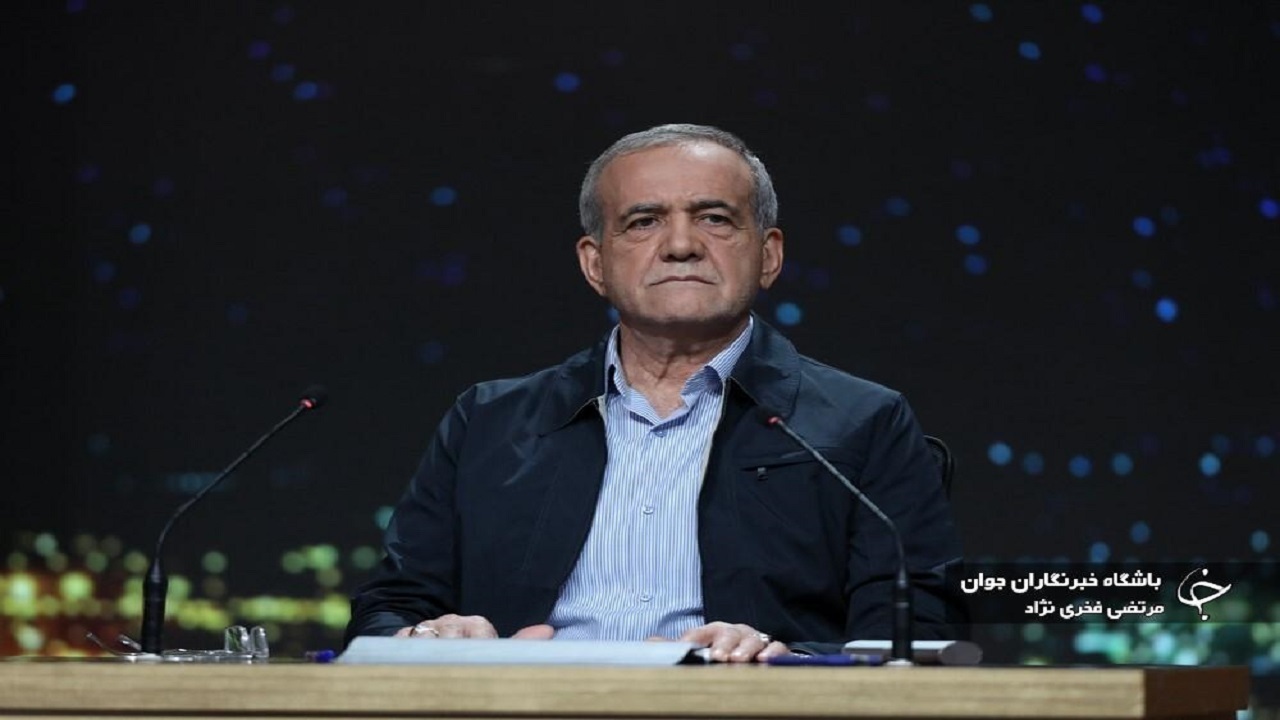 دکتر پزشکیان درگذشت پدر شهیدان حجازی را تسلیت گفت