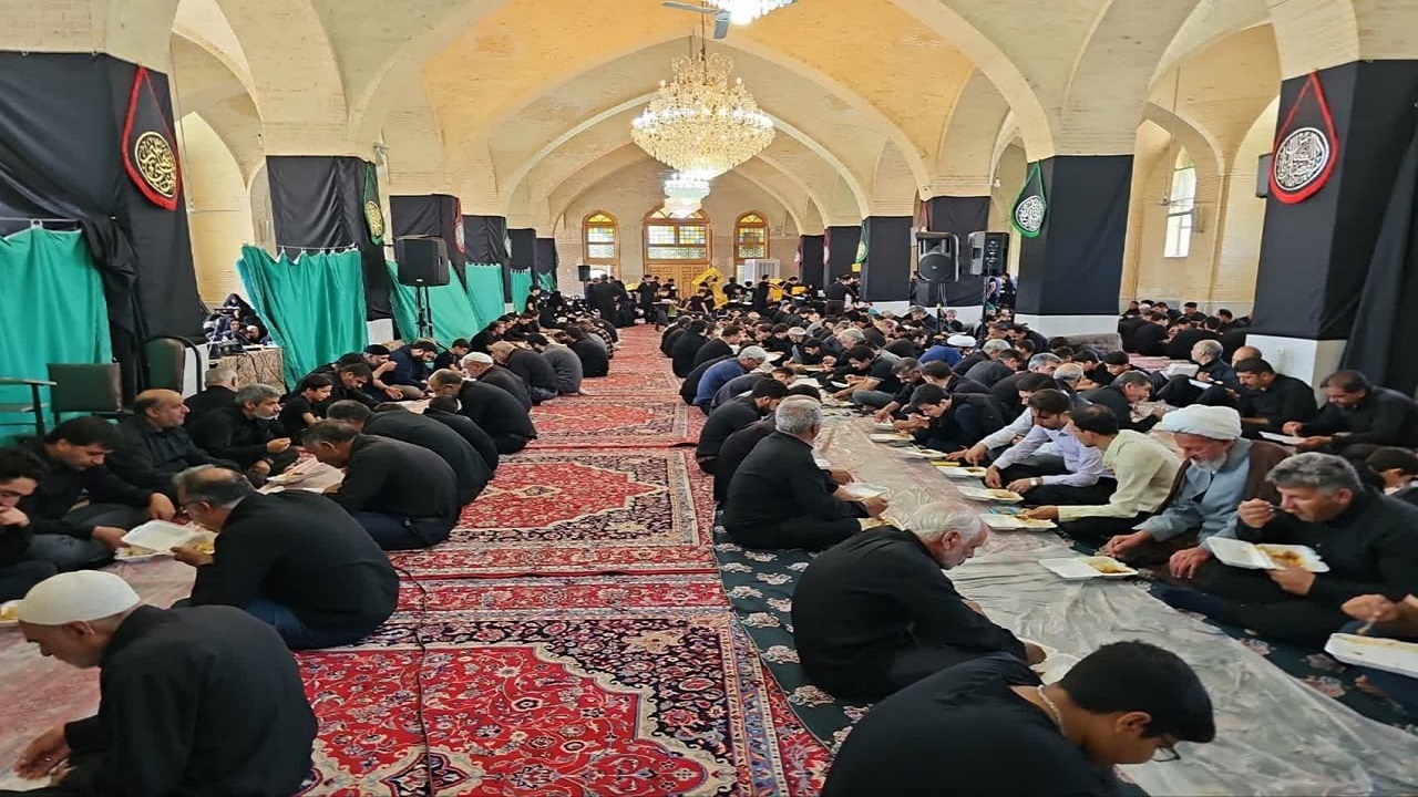 طبخ و توزیع غذای نذری در بخش خضرآباد