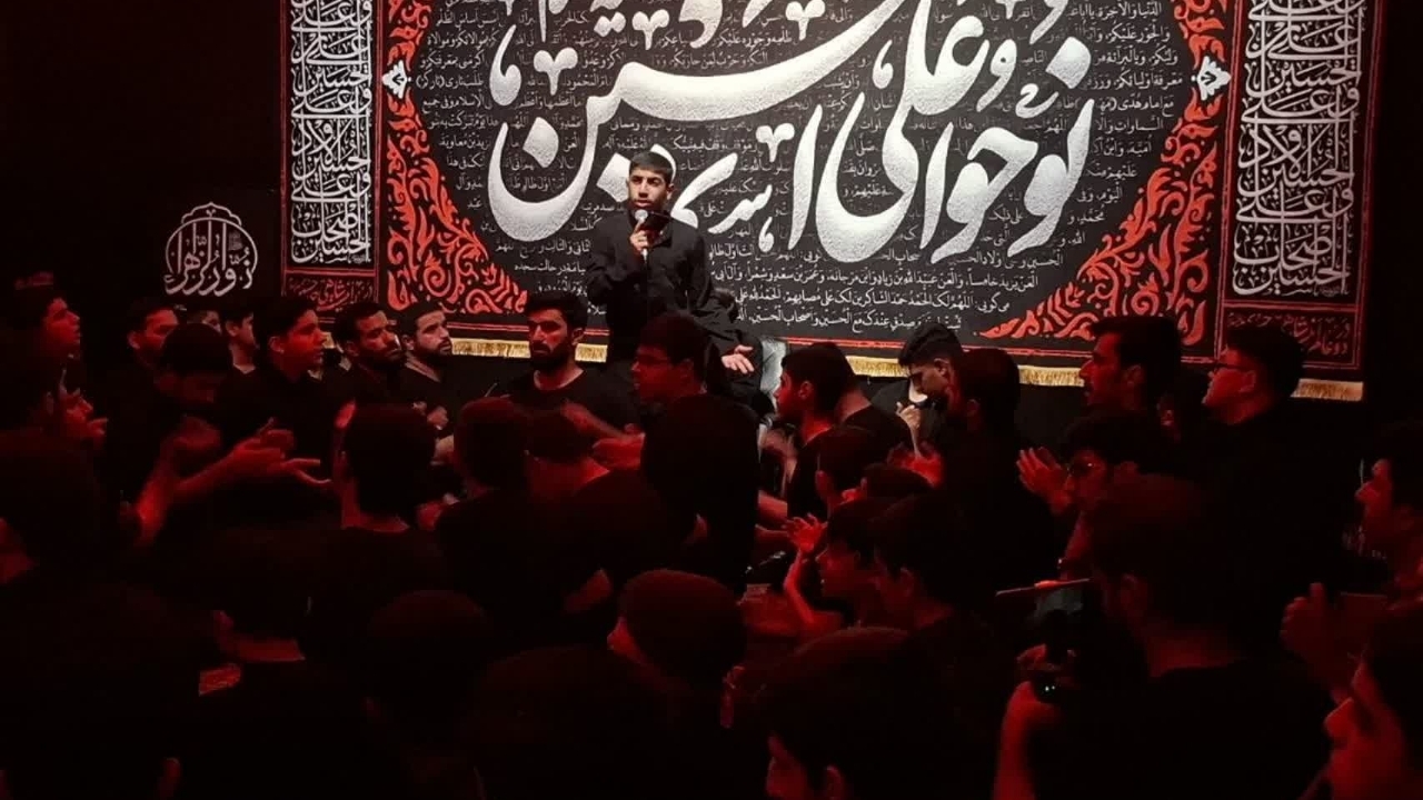 راه سعادتمندی توسل و تمسک  به قرآن و اهل‌بیت است