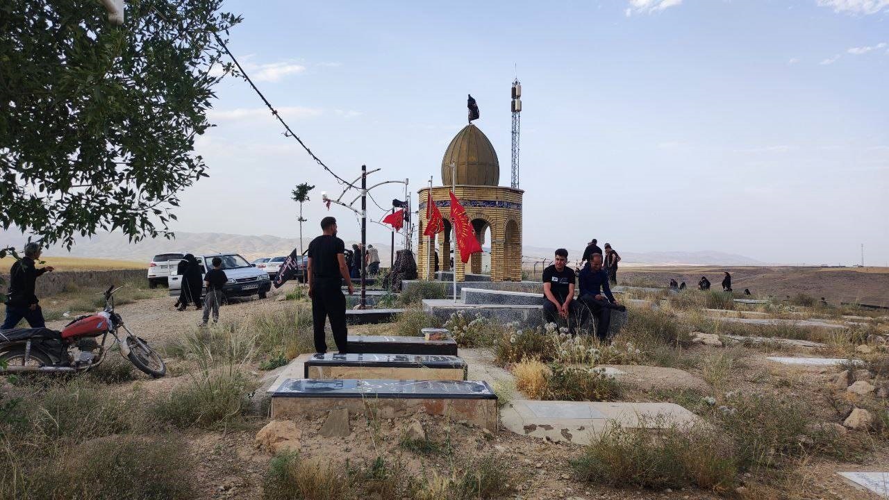 زیارت گلزار شهدای روستای توآباد در ایام محرم + تصاویر