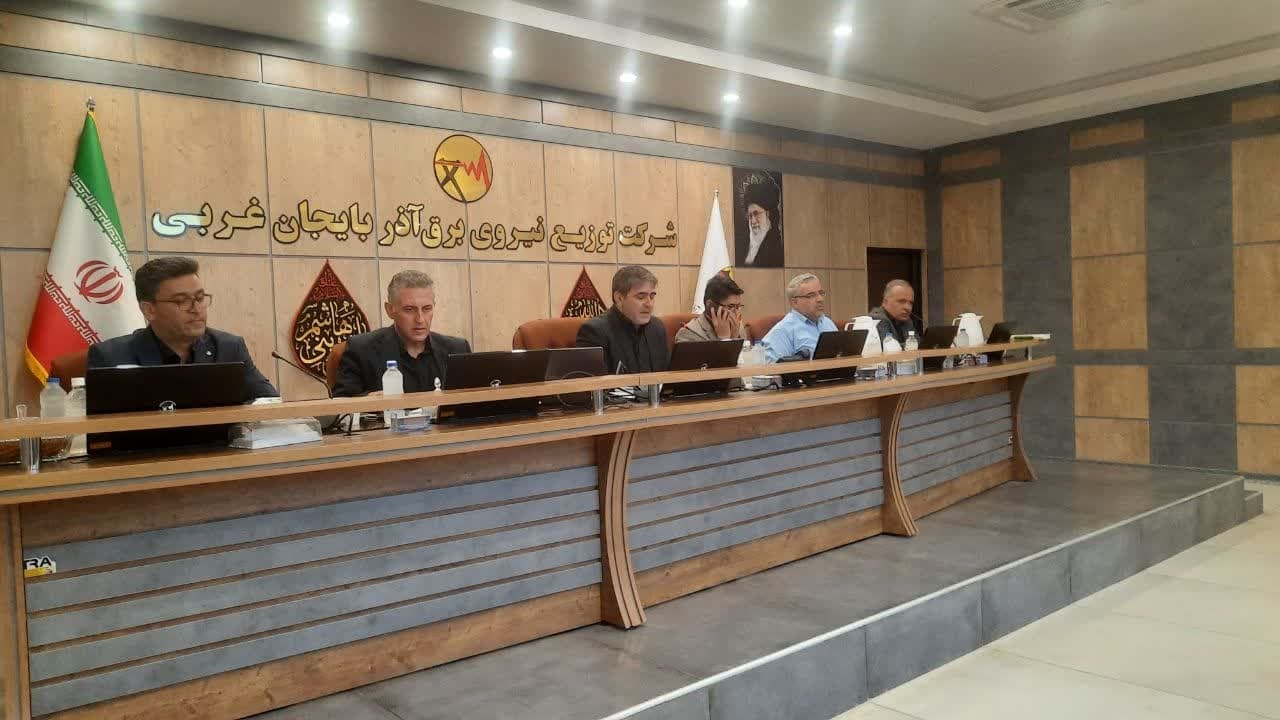 تبدیل ۶۰ درصد از شبکه برق آذربایجان غربی به کابل خودنگهدار