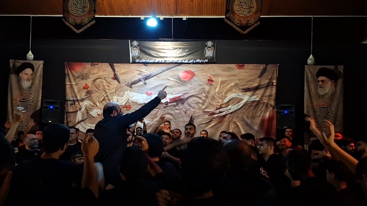 امامزاده عباس (ع) ساری میزبان عزاداران حسینی در شب هفتم محرم شد + فیلم