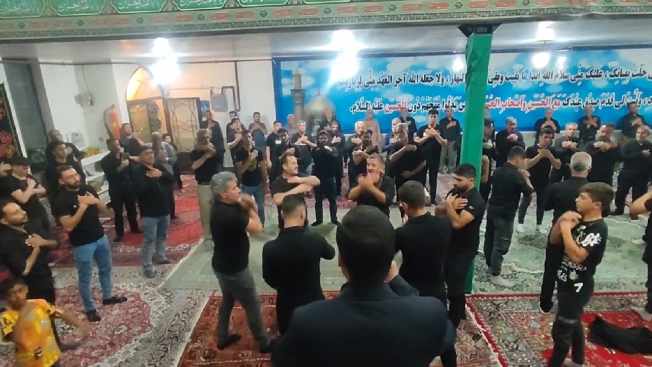 مراسم سینه زنی اهالی روستای توآباد در رثای سالار شهیدان + فیلم