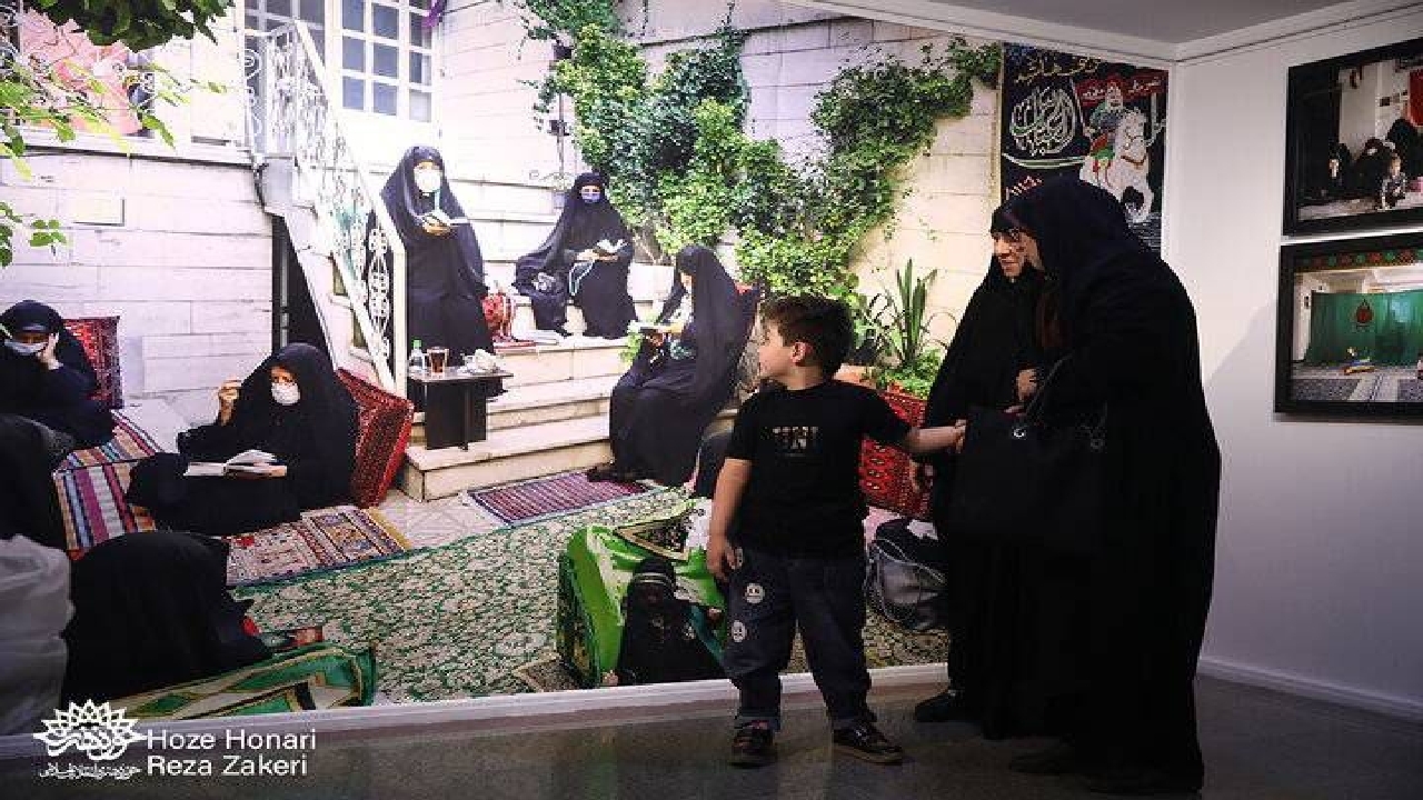 نمایشگاه عکس «مجلسِ پرده‌نشینان» افتتاح شد