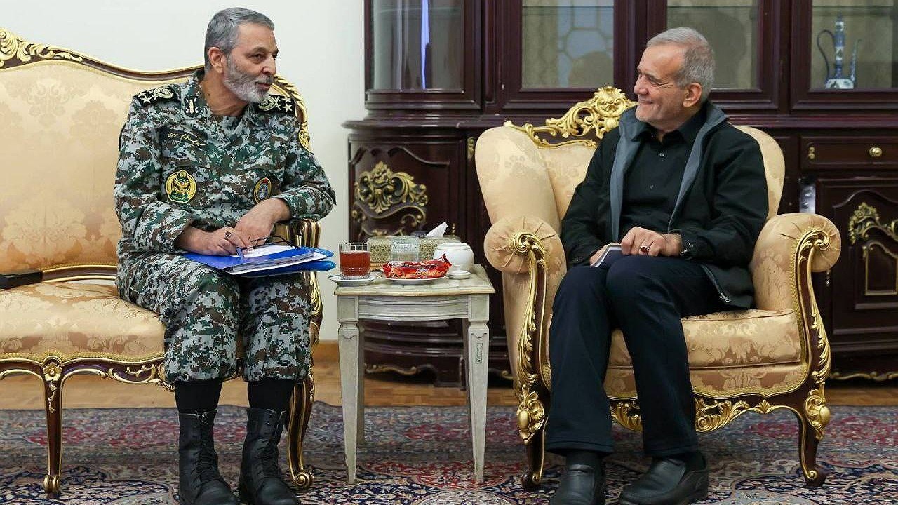دیدار فرمانده کل ارتش جمهوری اسلامی ایران با رئیس جمهور منتخب