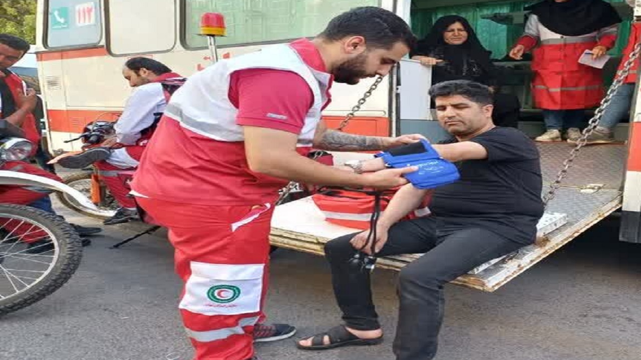 هلال احمر زنجان به بیش از ۴۰۰ عزادار حسینی خدمت رسانی کرد