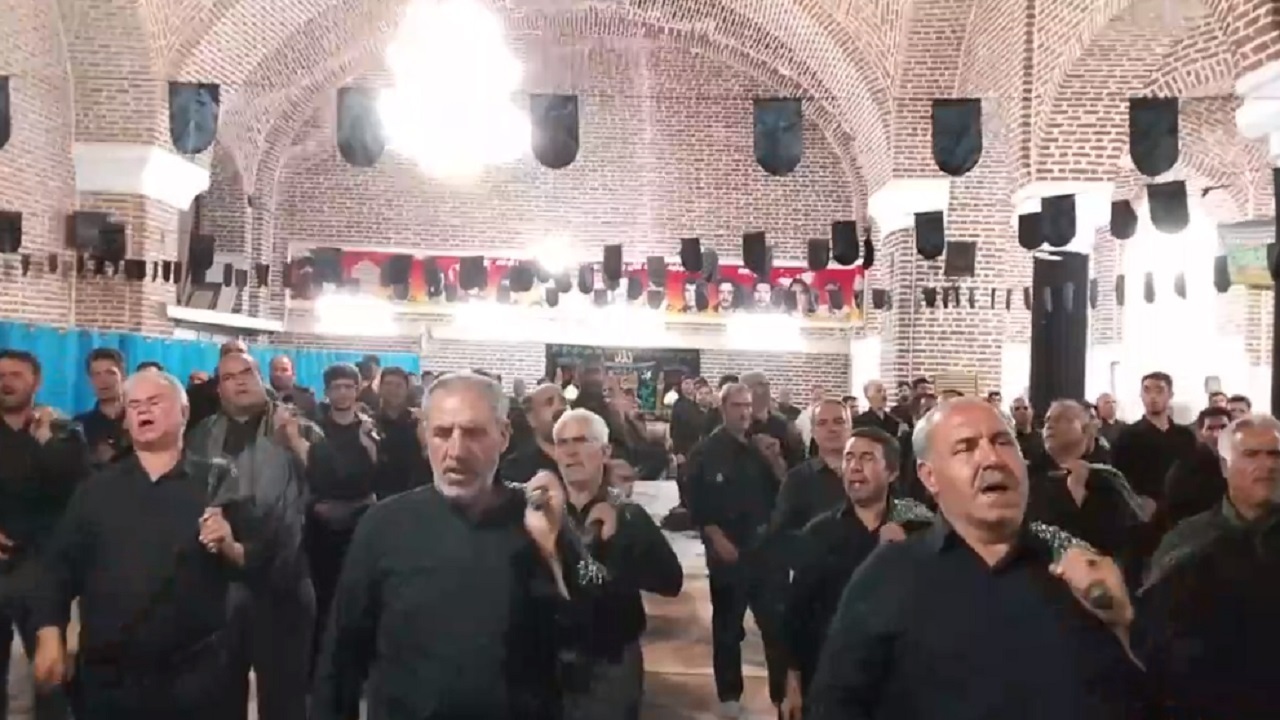 مراسم زنجیرزنی مردم دیزج دیز برای سقای دشت کربلا + فیلم