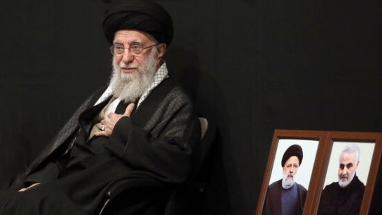 عزاداری شب عاشورای حسینی با حضور رهبر انقلاب