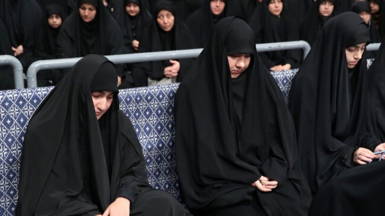 عزاداری شب عاشورای حسینی با حضور رهبر انقلاب