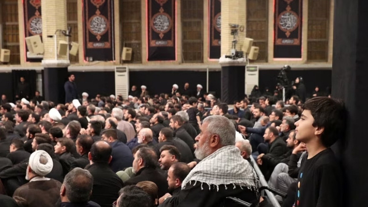 عزاداری شب عاشورای حسینی با حضور رهبر انقلاب