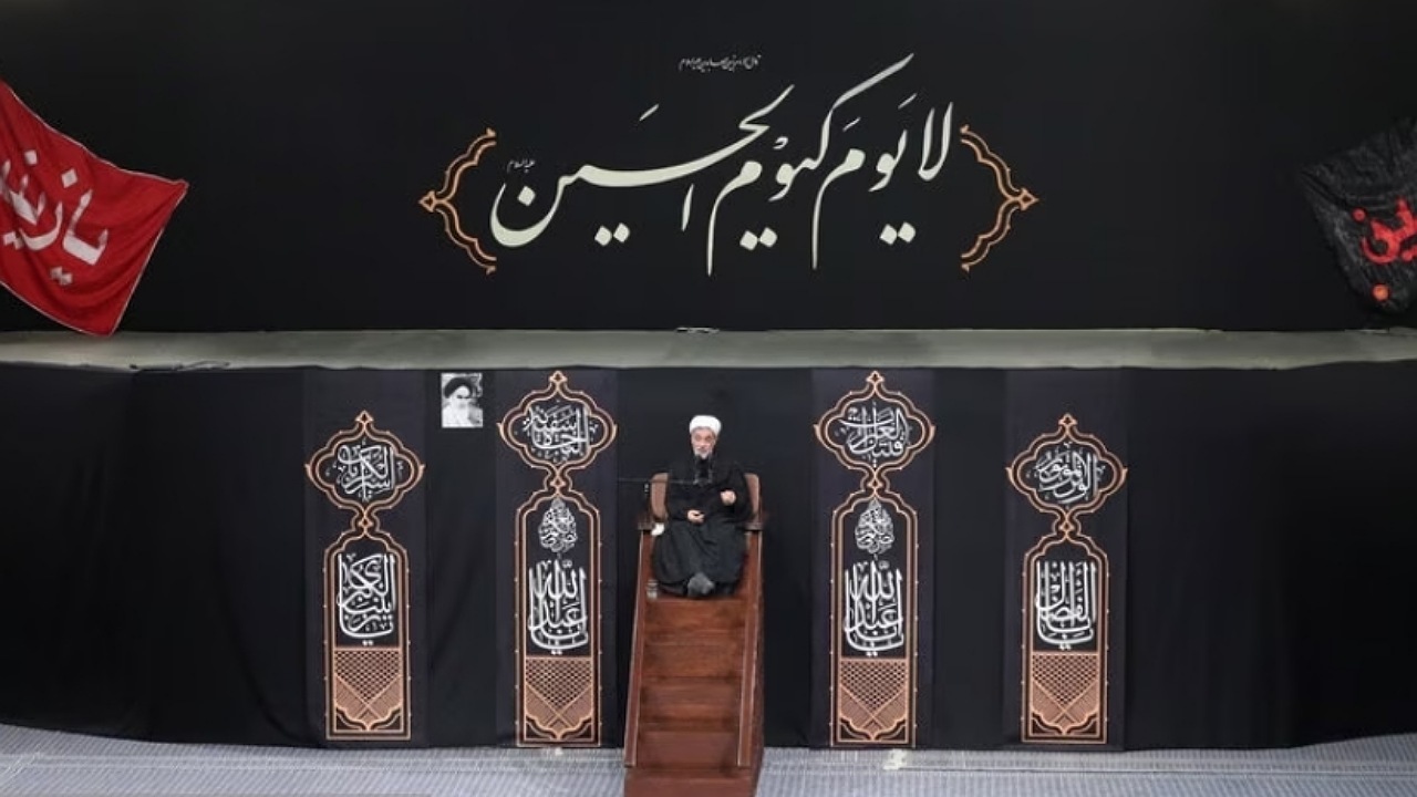 عزاداری شب عاشورای حسینی با حضور رهبر انقلاب