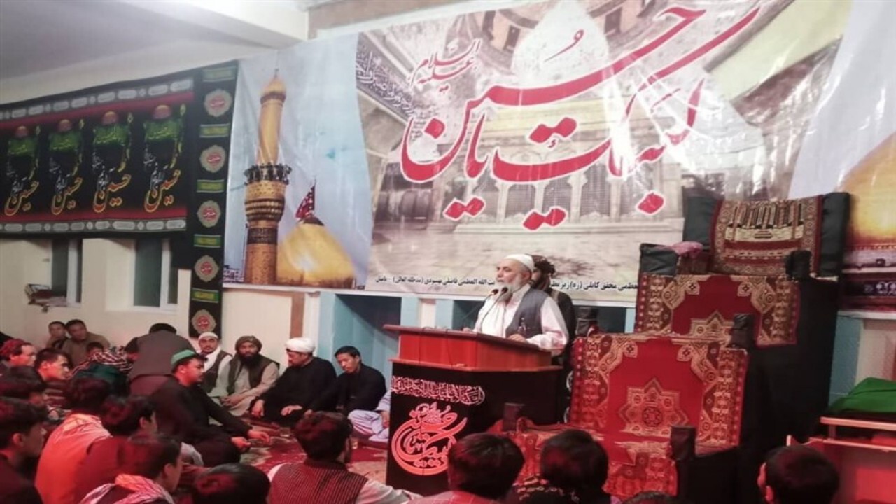راه و مکتب امام حسین (ع) دنبال شود