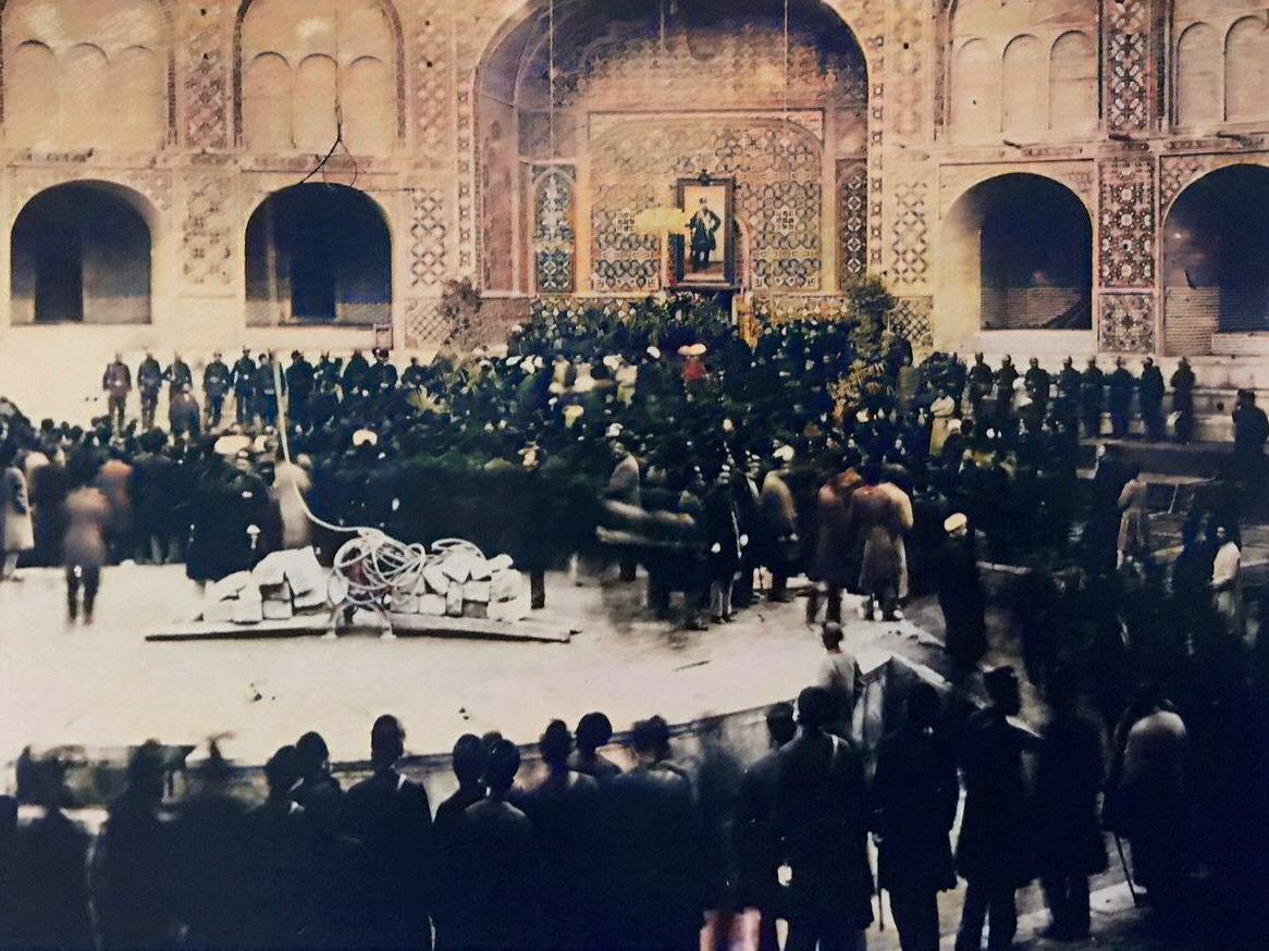 مراسم عزاداری درگذشتش در تکیه دولت مراسم عزاداری درگذشتش در تکیه دولت