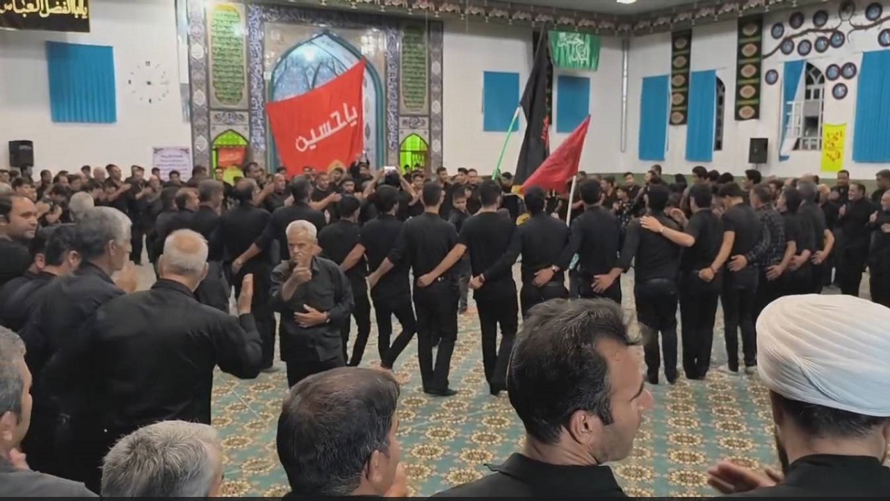 دلدادگی اهالی روستای سیریز به اباعبدالله الحسین (ع) در شب عاشورای حسینی + فیلم