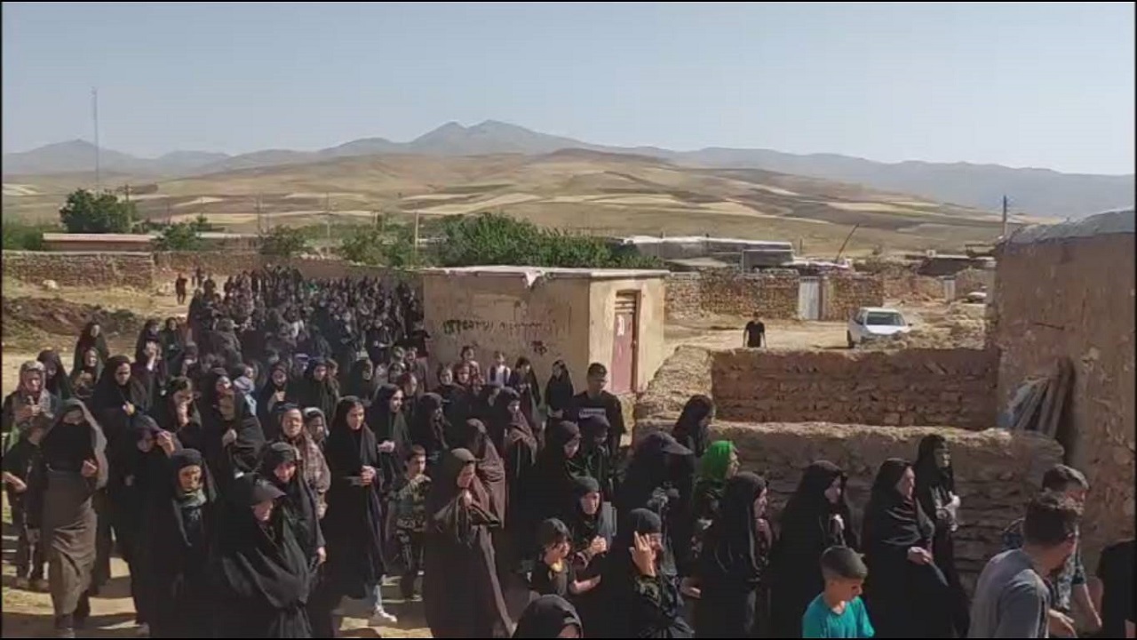 روستای بابانظر در روز عاشورای حسینی غرق در ماتم و اندوه شد + فیلم