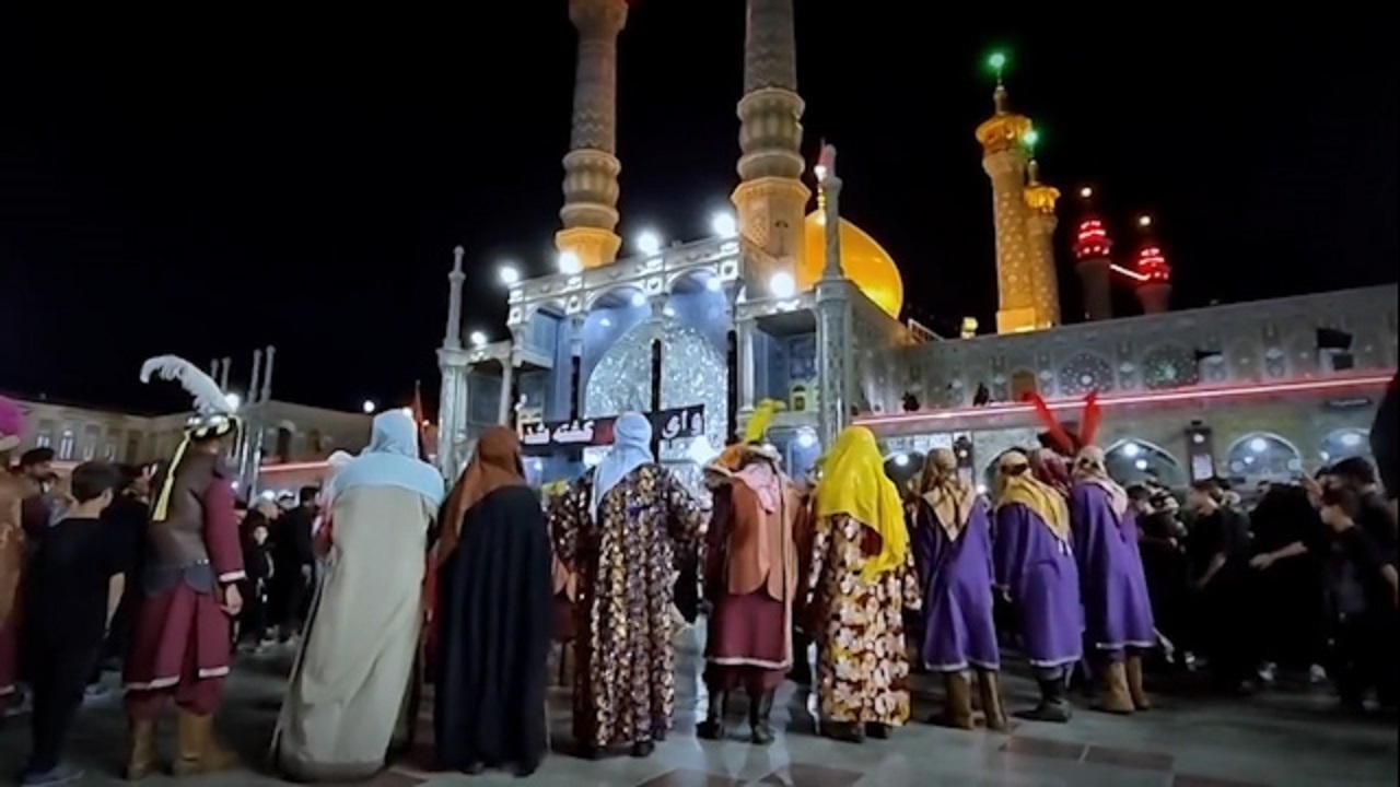حضور دسته عزاداری و کاروان نمادین اسرا در حرم امام رضا (ع) + فیلم