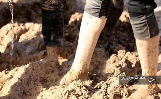 آیین گل مالی لرستانی&zwnj;های قم در روز عاشورا برگزار شد