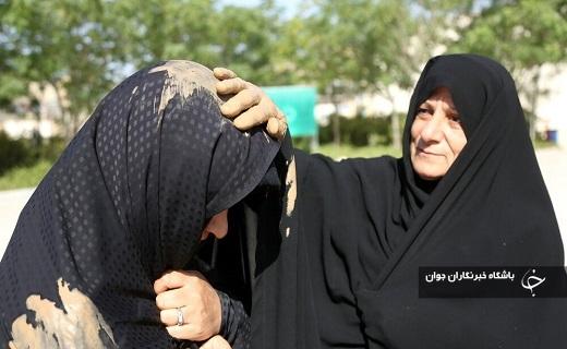 آیین گل مالی لرستانی&zwnj;های قم در روز عاشورا برگزار شد