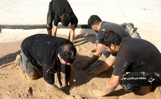 آیین گل مالی لرستانی&zwnj;های قم در روز عاشورا برگزار شد