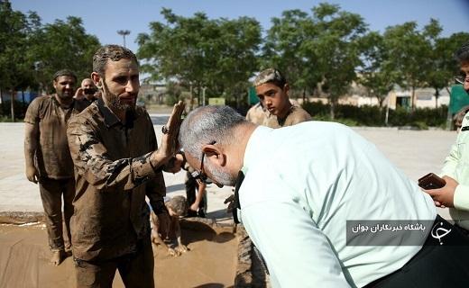 آیین گل مالی لرستانی&zwnj;های قم در روز عاشورا برگزار شد