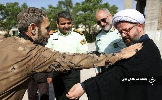 آیین گل مالی لرستانی&zwnj;های قم در روز عاشورا برگزار شد