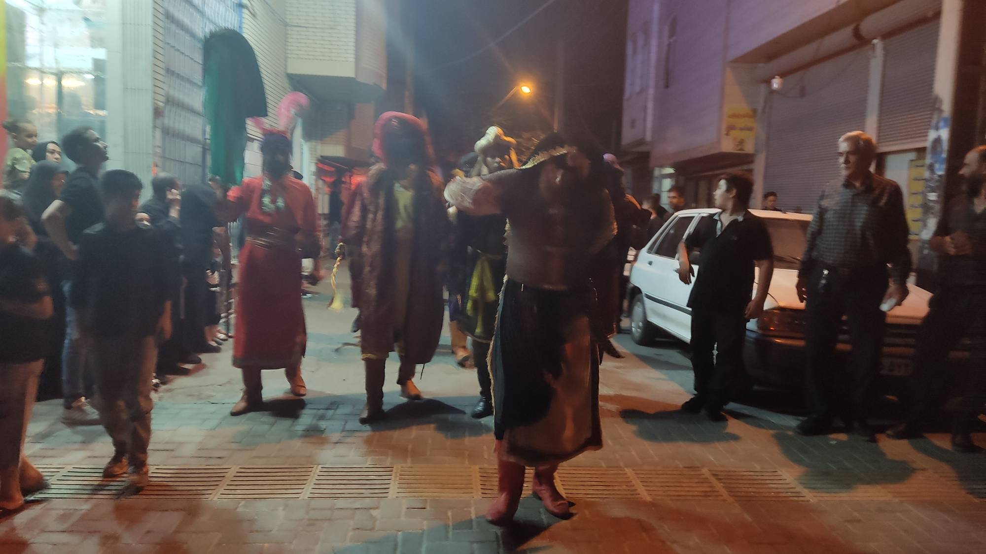 مراسم سینه زنی و زنجیر زنی