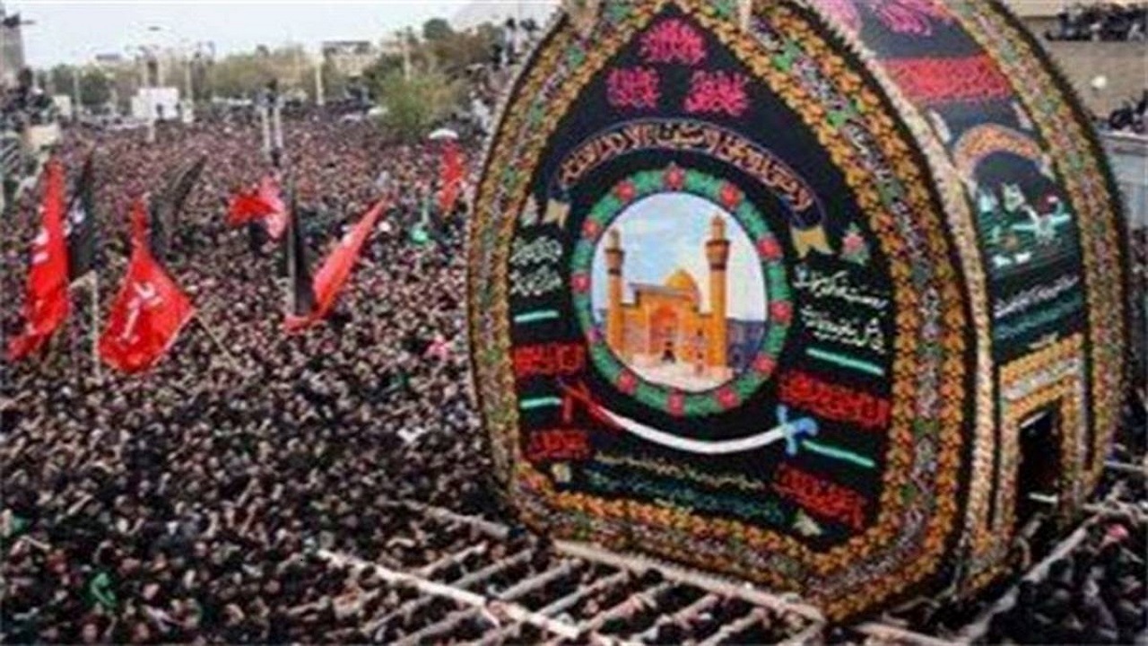 آئین نخل گردانی حسینیه سلسبیل یزد در ظهر عاشورا + فیلم