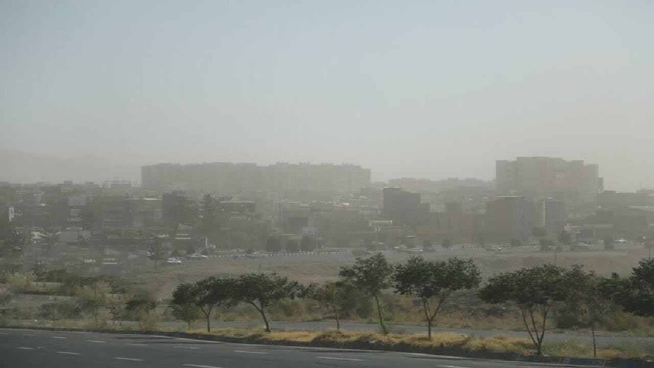 بادهای شرقی استان مرکزی را فرا می‌گیرد