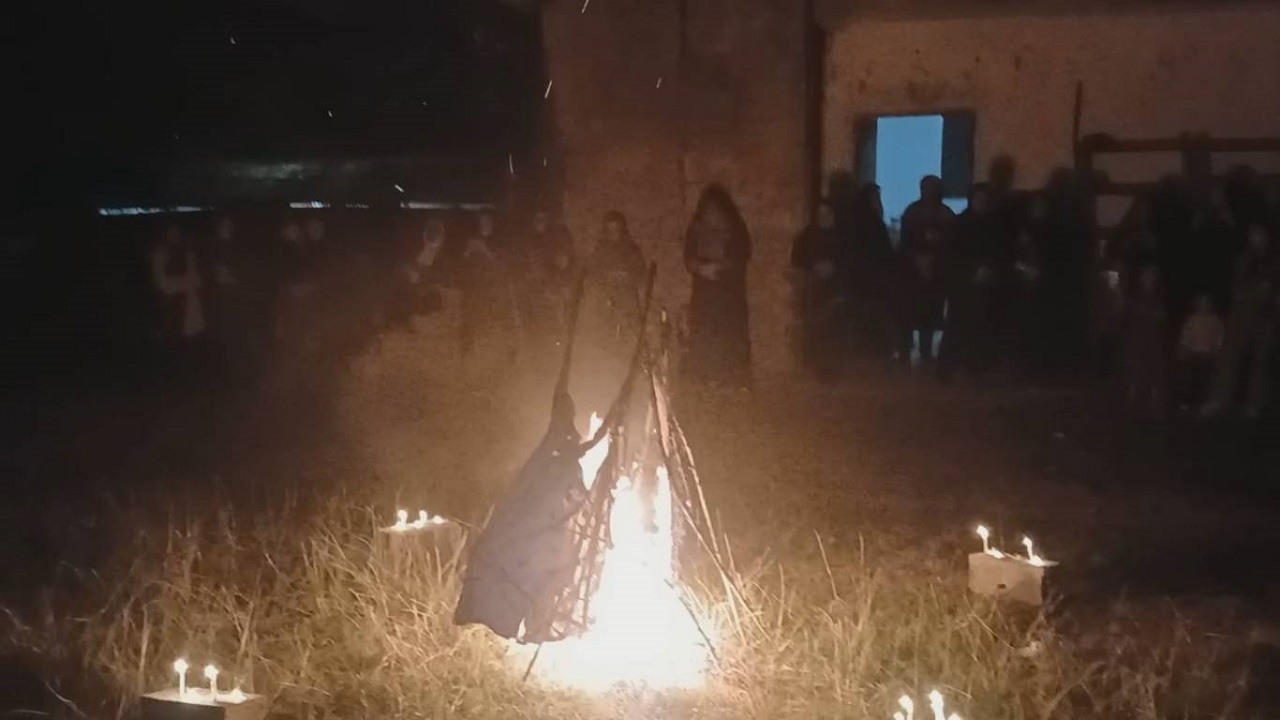 فیلمی از مراسم خیمه سوزان شام غریبان در روستای ارکا
