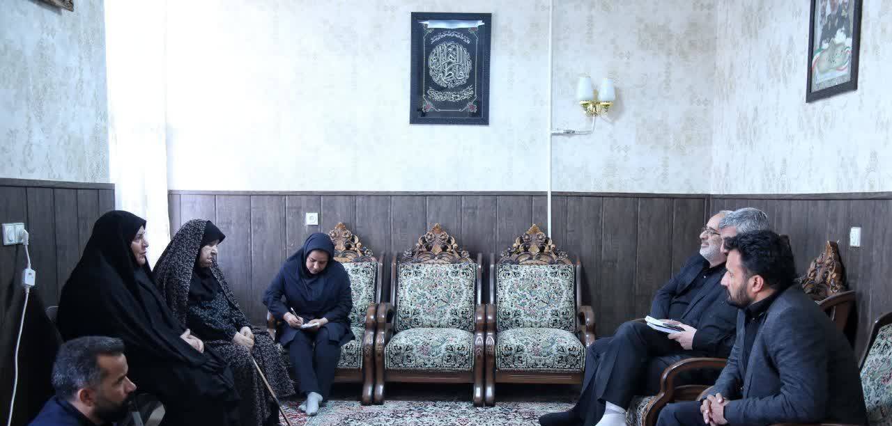 دیدار استاندار کرمان با خانواده شهدا