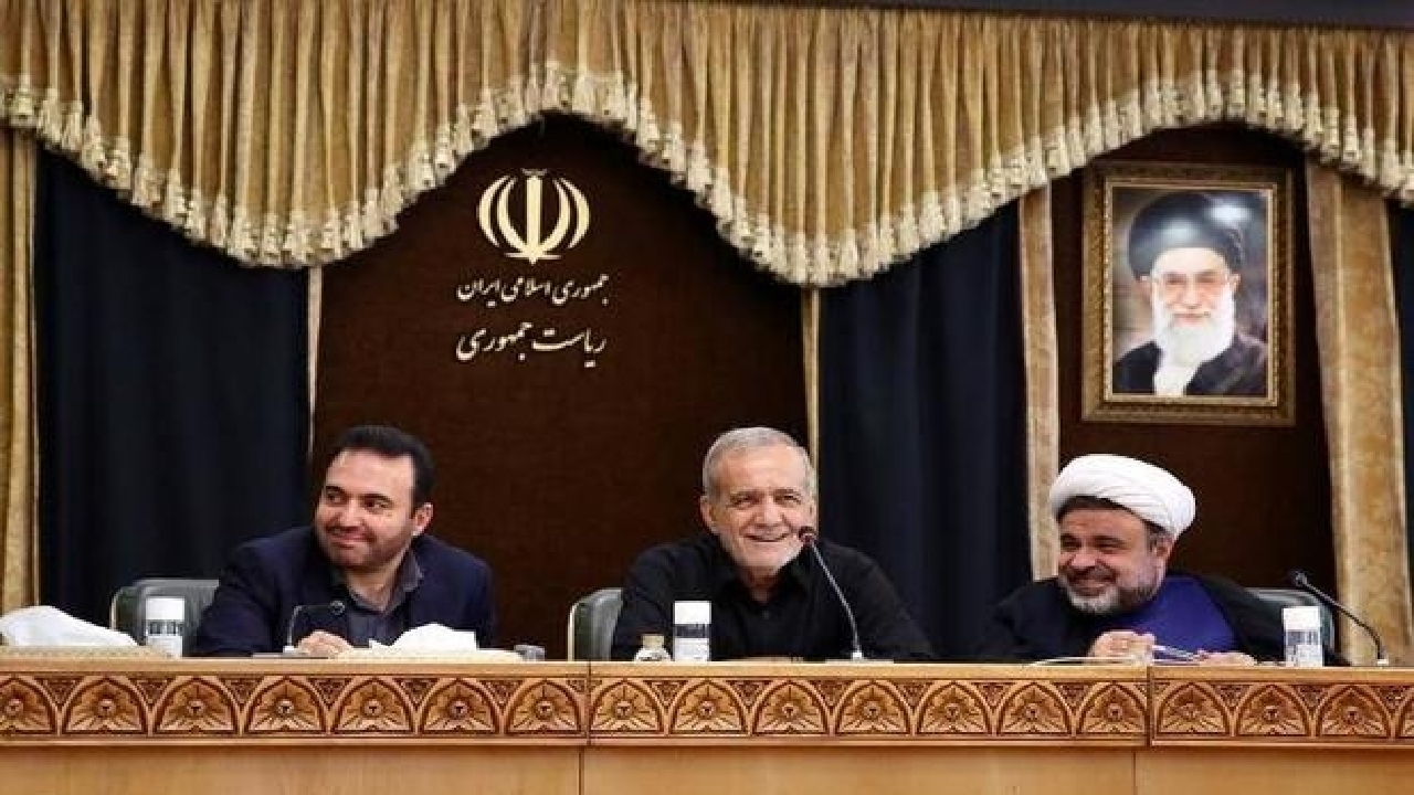 نشست رئیس‌جمهور منتخب با روسای ستاد‌های اصولگرا