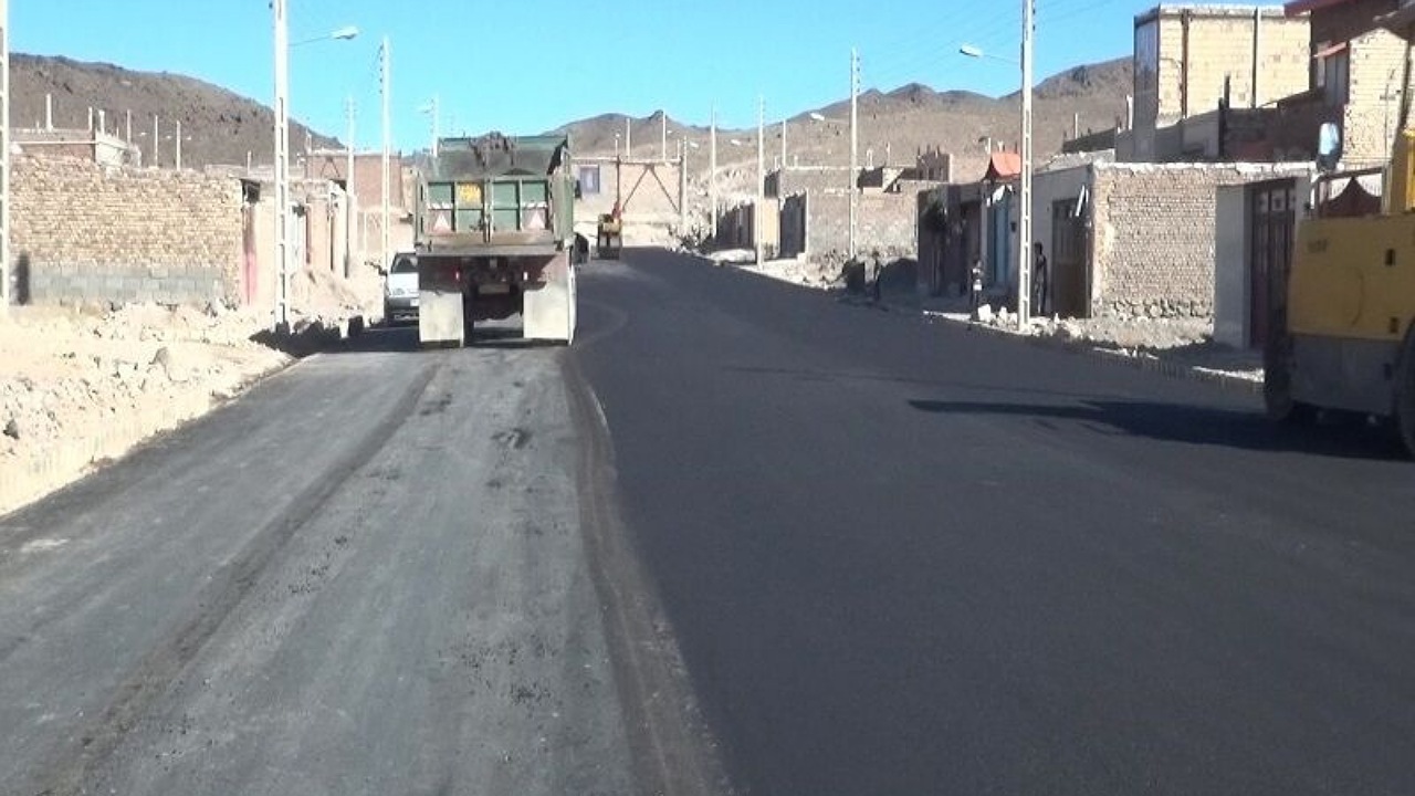 ۱۲ هزار مترمربع از معابر روستایی بخش مرکزی خاش آسفالت شد