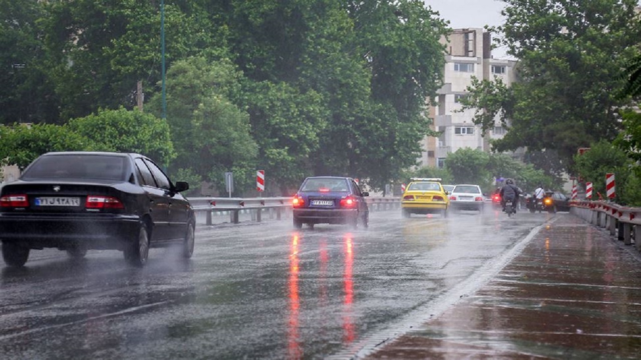آغاز فصل تابستان با بارش رحمت الهی در مشهد + فیلم