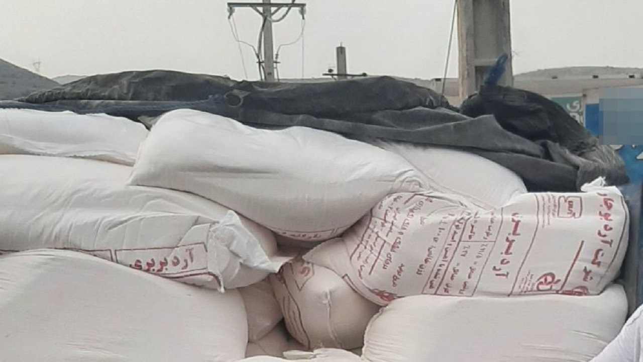 کشف محموله آرد خارج از شبکه توزیع در رودبار