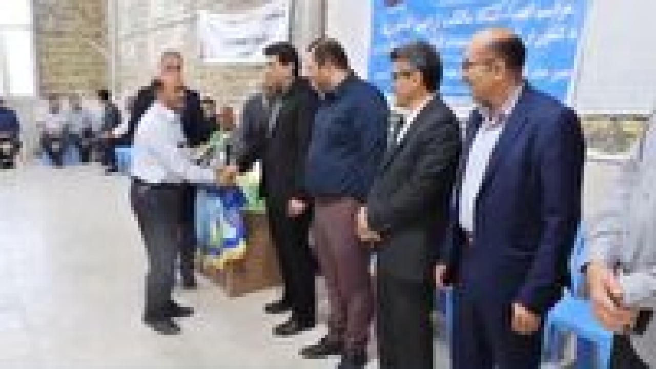 اهدا اسناد اراضی کشاورزی در روستای قرقسین+ فیلم