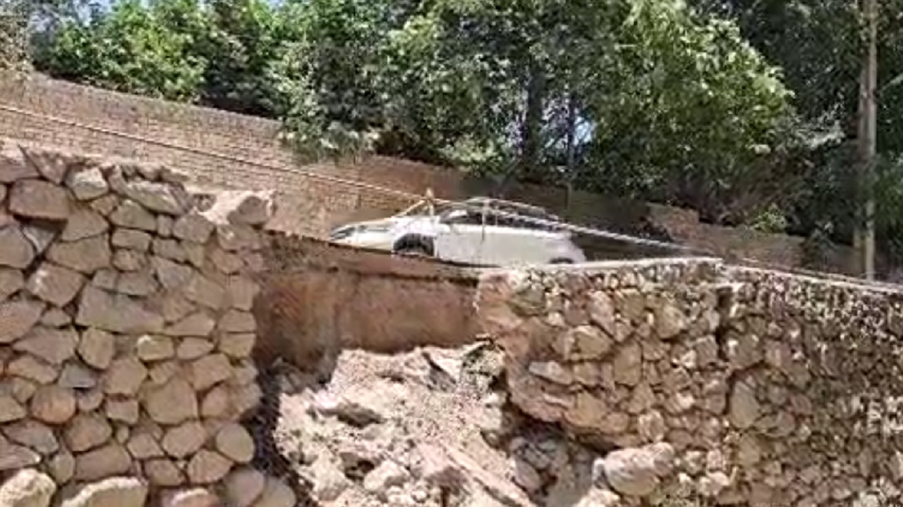 گزارشی از خطر ریزش جاده ساحلی در حاشیه رودخانه دهستان شیرکوه