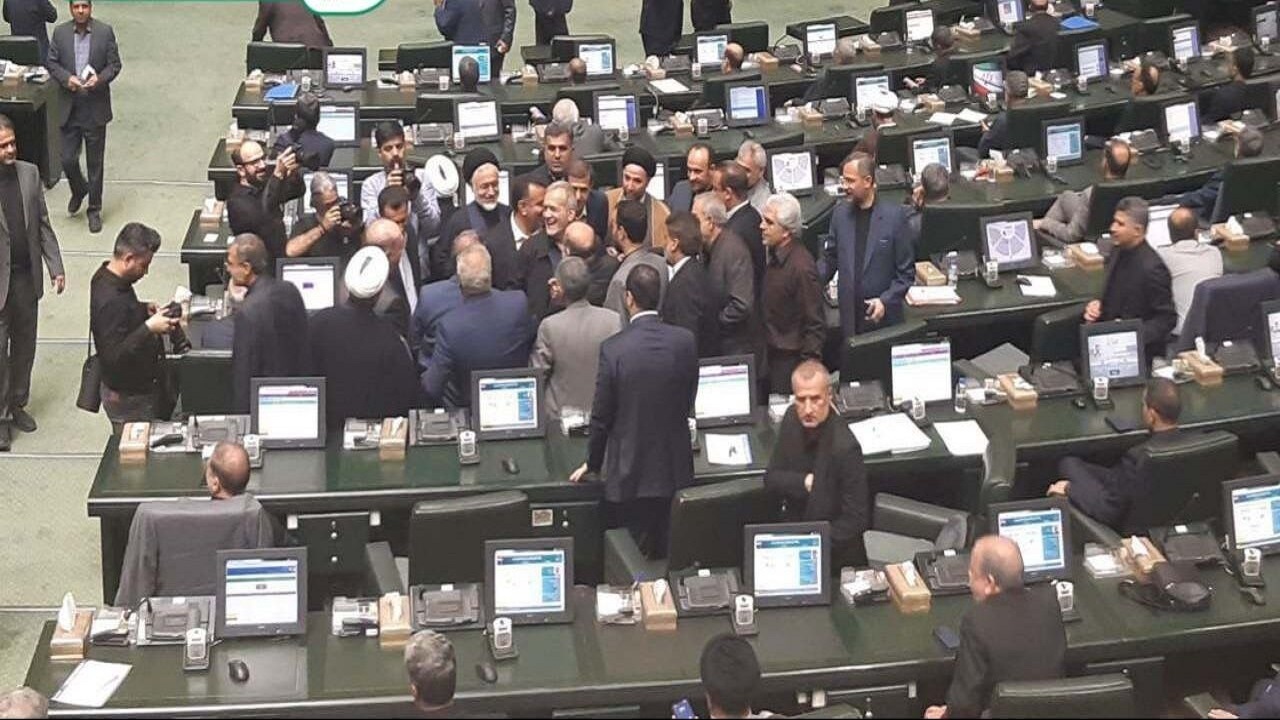 حضور پزشکیان در صحن علنی مجلس