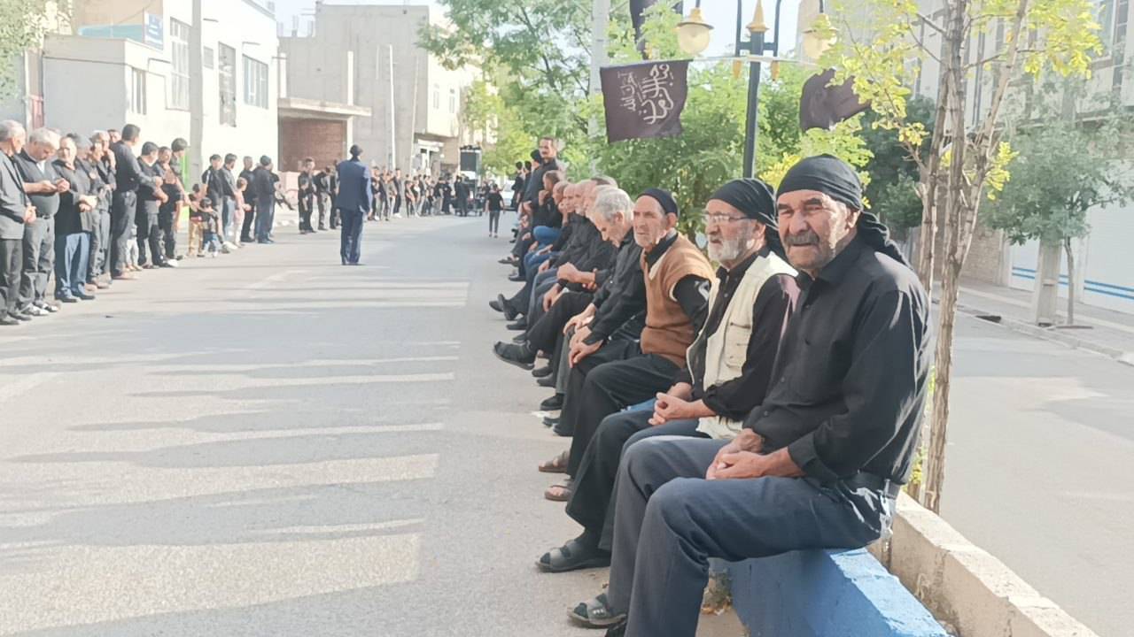 حضور کهنسالان در دسته عزاداری