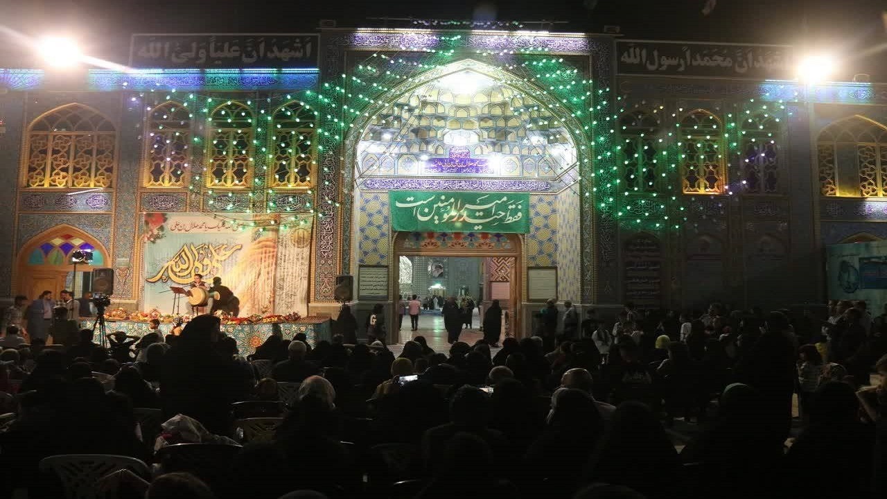 مراسم شادیانه عید غدیر در حرم حضرت محمدهلال بن علی (ع) + تصاویر