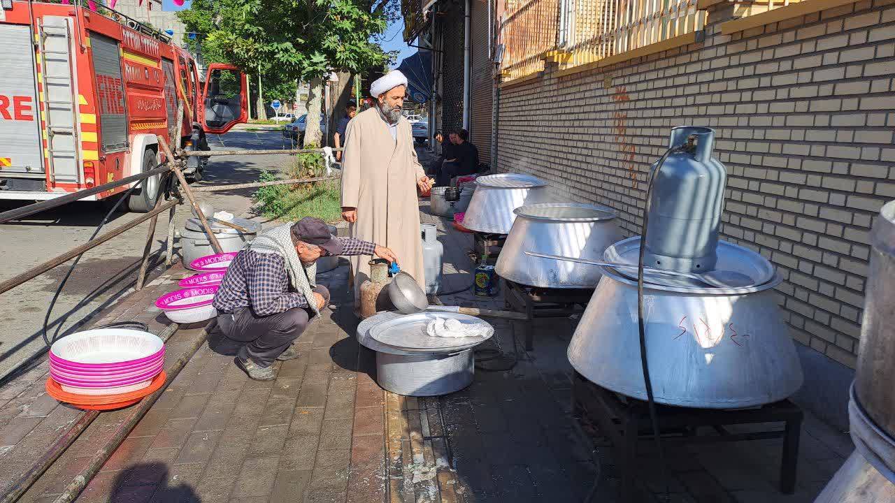 پخت غذای نذری در خوی به مناسبتعید غدیر
