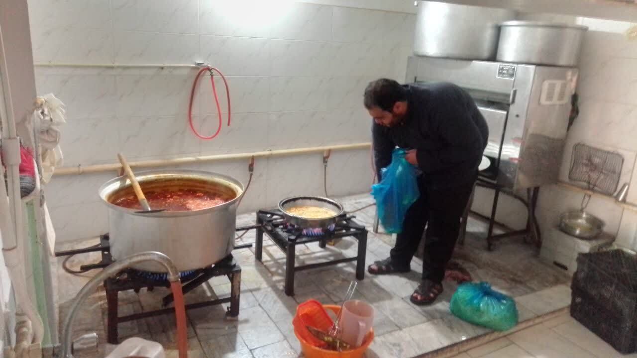 پخت غذای نذری به مناسبت عید غدیر
