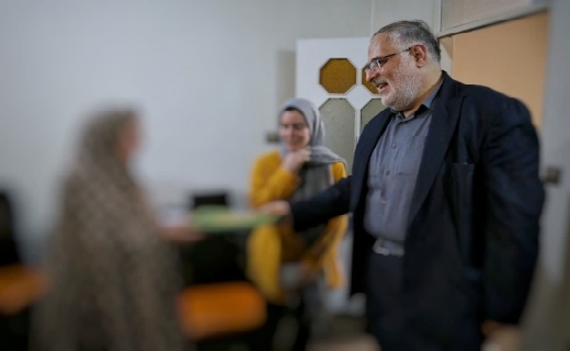 دیدار استاندار قزوین با خانوادههای کمبرخوردار سادات+ تصاویر دیدار استاندار قزوین با خانوادههای کمبرخوردار سادات+ تصاویر