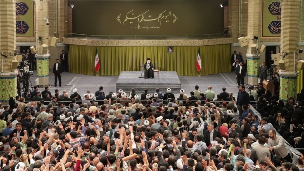 تشریح رهبر انقلاب اسلامی از مردمی بودن نظام اسلامی ایران با اشاره به حاکمیت امیرالمومنین (ع)