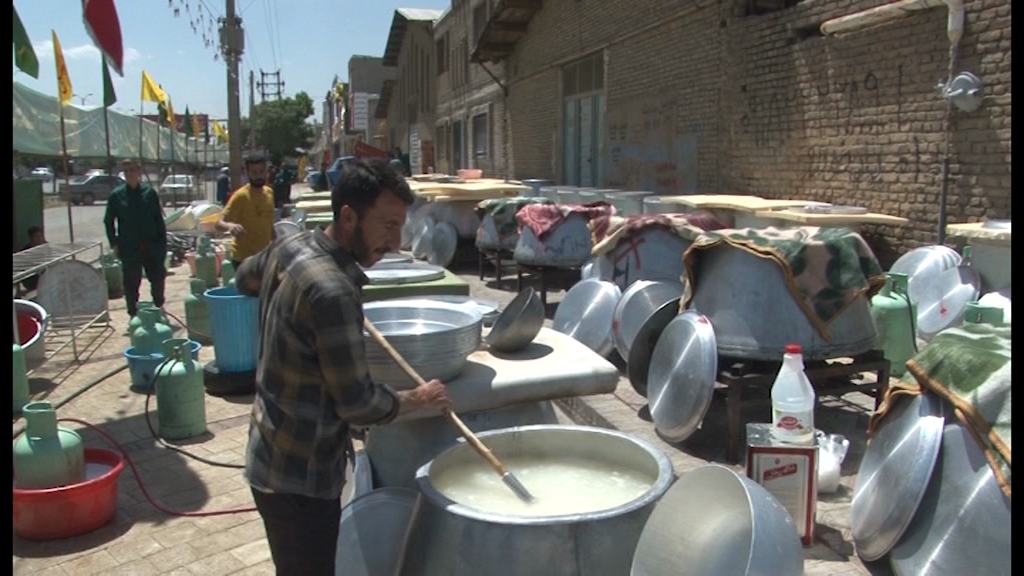 طبخ ۱۱۰ دیگ اطعام علوی در مریانج