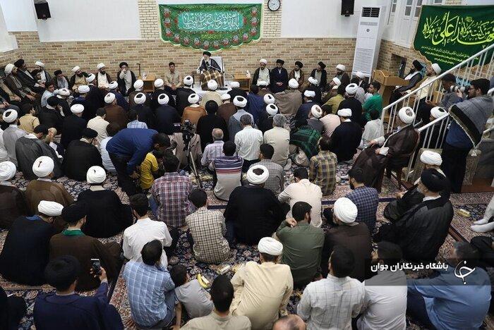 عمامه گذاری به دست مراجع تقلید در قم